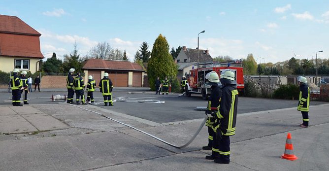 12 Frisch ausgebildete Truppfrauen und Truppm&auml;nner (Foto: Andreas Hocke)