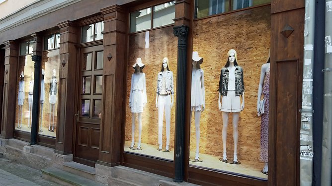 Verschönerter Leerstand? (Foto: Karl-Heinz Herrmann) Verschönerter Leerstand? (Foto: Karl-Heinz Herrmann)