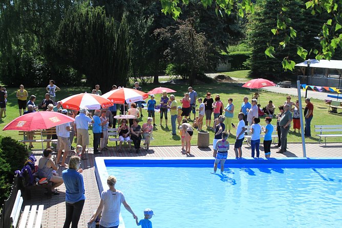 Gelungener Start in die Badesaison 2017? (Foto: Bernd Wollweber & Rene Jacob) Gelungener Start in die Badesaison 2017? (Foto: Bernd Wollweber & Rene Jacob)