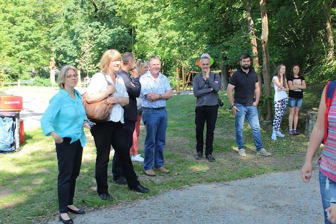 Mehrgenerationen Spielplatz eingeweiht (Foto: Karl-Heinz Herrmann)