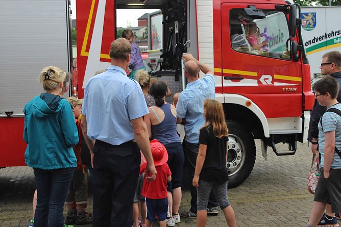 Fahrt mit einem Feuerwehrauto (Foto: Karl-Heinz Herrmann)