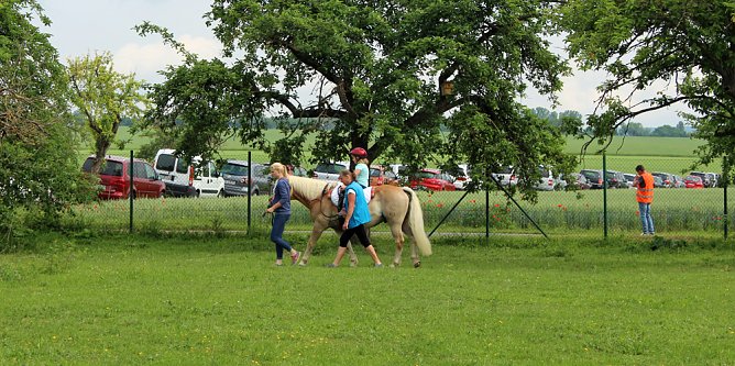  Ansturm auf das Hoffest (Foto: Karl-Heinz Herrmann)