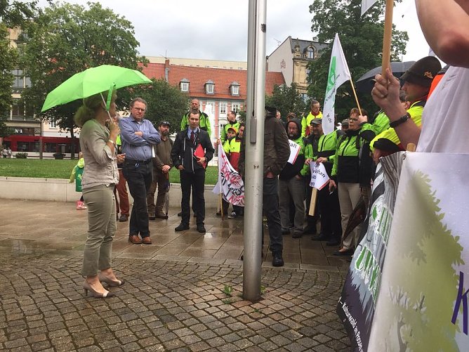 Demonstration vor der Th&uuml;ringer Staatskanzlei (Foto: Peter Morich)