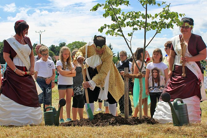Geheimnis der Hofdamen gel&uuml;ftet (Foto: Karl-Heinz Herrmann)