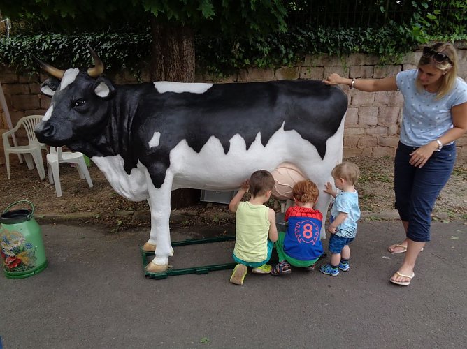 Auf dem Bauernhof war zum 25. Straßenfest etwas los (Foto: Kindervilla) Auf dem Bauernhof war zum 25. Straßenfest etwas los (Foto: Kindervilla)