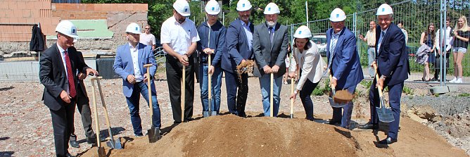 Spatenstich f&uuml;r Franzbergschule erfolgt (Foto: Karl-Heinz Herrmann)