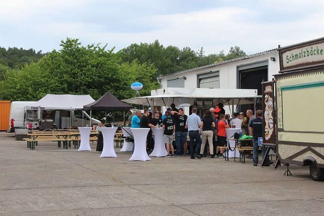 Sponsoren beim Schießen auf dem Dickkopf (Foto: Karl-Heinz Herrmann) Sponsoren beim Schießen auf dem Dickkopf (Foto: Karl-Heinz Herrmann)