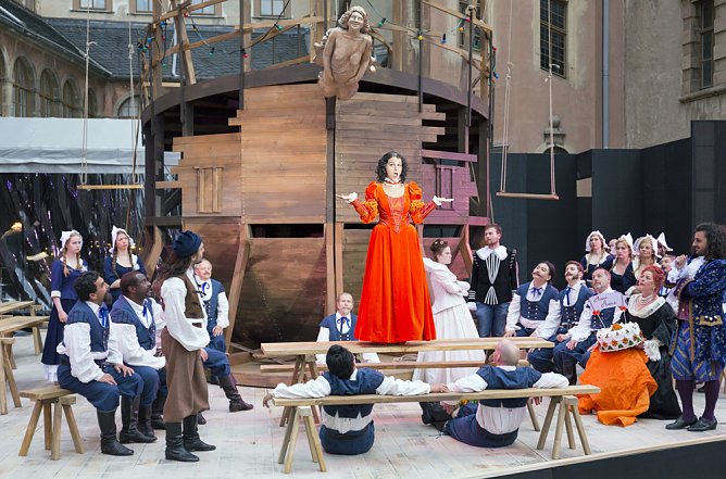 Premierengeflüster (Foto: Tilman Graner) Premierengeflüster (Foto: Tilman Graner)