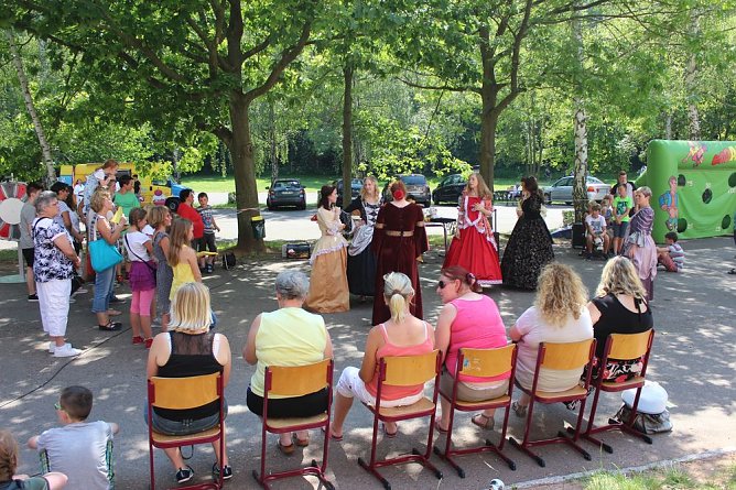 Vereine stellten sich vor (Foto: Karl-Heinz Herrmann) Vereine stellten sich vor (Foto: Karl-Heinz Herrmann)