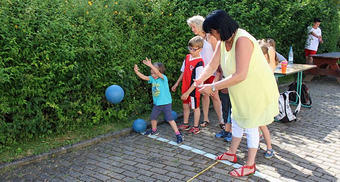 Sportlichstes Mädchen und stärkster Junge (Foto: Karl-Heinz Herrmann) Sportlichstes Mädchen und stärkster Junge (Foto: Karl-Heinz Herrmann)