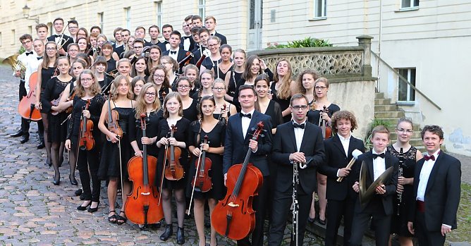 Das Landesjugendorchester sorgt auch im Sommer für "Blühende Klänge" (Foto: Grit König) Das Landesjugendorchester sorgt auch im Sommer für "Blühende Klänge" (Foto: Grit König)