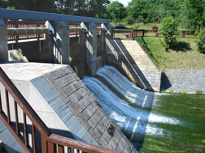 Helbewehr bei Westgreußen (Foto: Karl-Heinz Herrmann) Helbewehr bei Westgreußen (Foto: Karl-Heinz Herrmann)