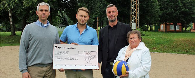 Scheck für die SG Berka (Foto: Karl-Heinz Herrmann) Scheck für die SG Berka (Foto: Karl-Heinz Herrmann)