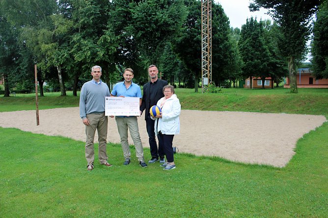 Scheck für die SG Berka (Foto: Karl-Heinz Herrmann) Scheck für die SG Berka (Foto: Karl-Heinz Herrmann)