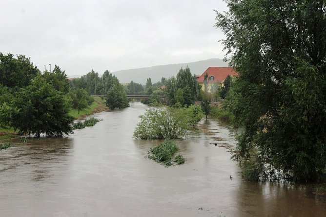Pegel an der Wipper sprunghaft gestiegen (Foto: Karl-Heinz Herrmann) Pegel an der Wipper sprunghaft gestiegen (Foto: Karl-Heinz Herrmann)