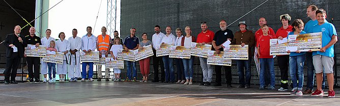 Projekte der Vereine ausgezeichnet (Foto: Karl-Heinz Herrmann) Projekte der Vereine ausgezeichnet (Foto: Karl-Heinz Herrmann)