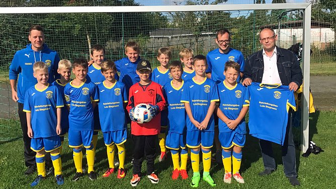 Junioren bekommen neue Ausrüstung (Foto: Privat) Junioren bekommen neue Ausrüstung (Foto: Privat)