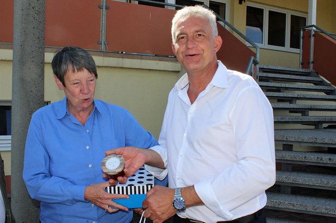 Ministerin am Sportzentrum Göldner (Foto: Karl-Heinz Herrmann) Ministerin am Sportzentrum Göldner (Foto: Karl-Heinz Herrmann)