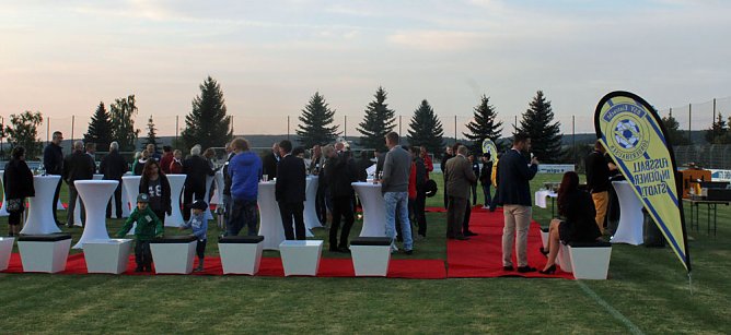 Die Eintracht stellt sich vor (Foto: Karl-Heinz Herrmann)