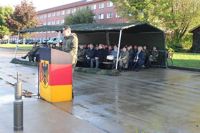 Kommandowechsel beim Panzerbataillon 393 "Thüringer Löwe" (Foto: Karl-Heinz Herrmann) Kommandowechsel beim Panzerbataillon 393 "Thüringer Löwe" (Foto: Karl-Heinz Herrmann)