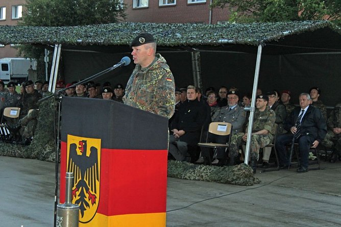 Kommandowechsel beim Panzerbataillon 393 "Thüringer Löwe" (Foto: Karl-Heinz Herrmann) Kommandowechsel beim Panzerbataillon 393 "Thüringer Löwe" (Foto: Karl-Heinz Herrmann)