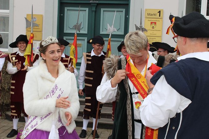 Eröffnung Bauernmarkt (Foto: Karl-Heinz Herrmann) Eröffnung Bauernmarkt (Foto: Karl-Heinz Herrmann)