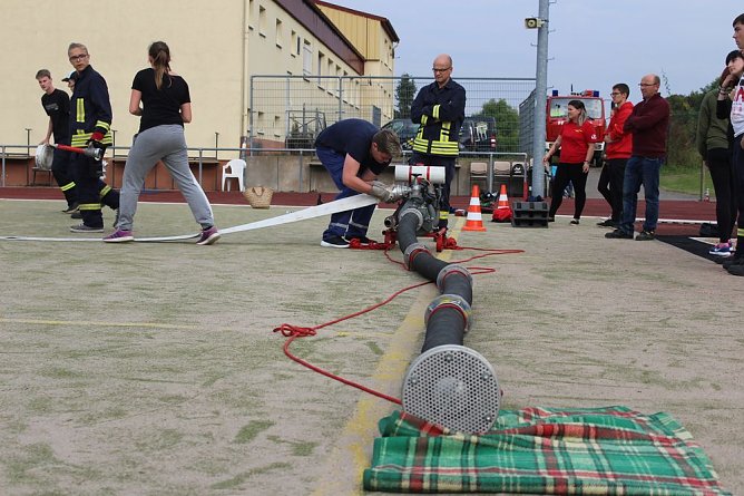 Feuerwehren auf dem Göldner - Was war das los? (Foto: Karl-Heinz Herrmann) Feuerwehren auf dem Göldner - Was war das los? (Foto: Karl-Heinz Herrmann)