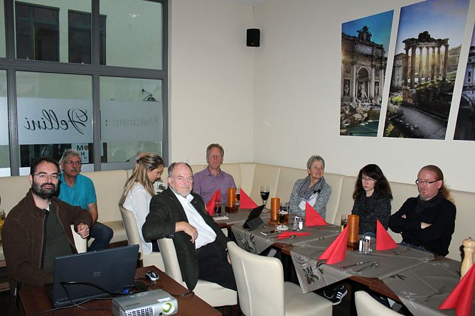 Erste Reaktionen (Foto: Karl-Heinz Herrmann) Erste Reaktionen (Foto: Karl-Heinz Herrmann)