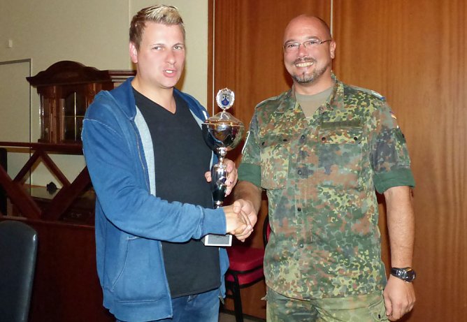 Pokal erstmalig beim Bürgermeister (Foto: Peter Möbius) Pokal erstmalig beim Bürgermeister (Foto: Peter Möbius)