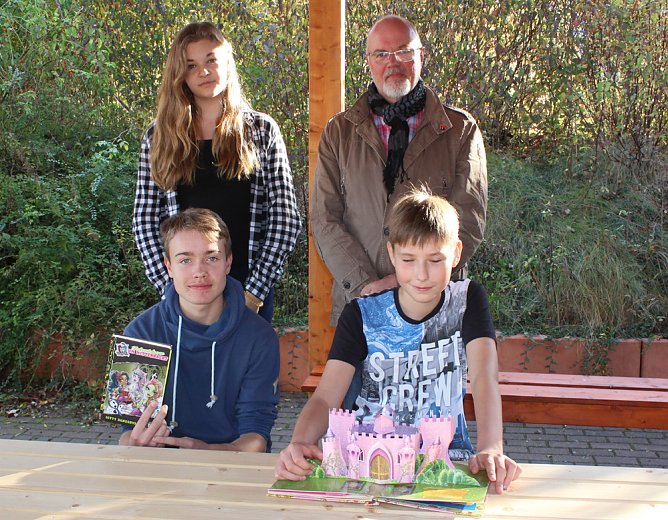 Tisch f&uuml;r Lesegarten (Foto: Karl-Heinz Herrmann)