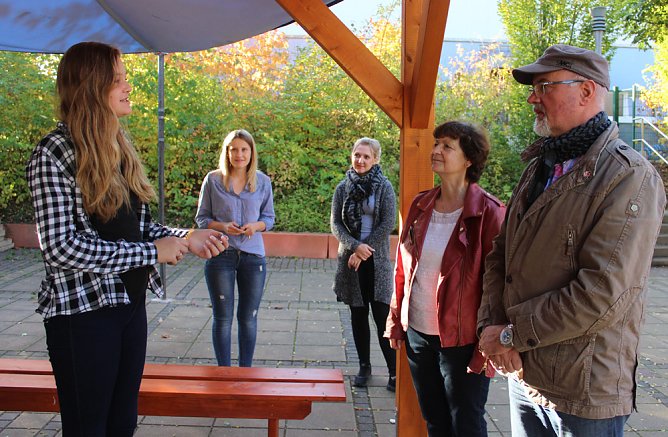 Tisch f&uuml;r Lesegarten (Foto: Karl-Heinz Herrmann)