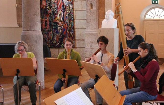 Wundervolle Klänge mit interessanten Instrumenten (Foto: Karl-Heinz Herrmann) Wundervolle Klänge mit interessanten Instrumenten (Foto: Karl-Heinz Herrmann)