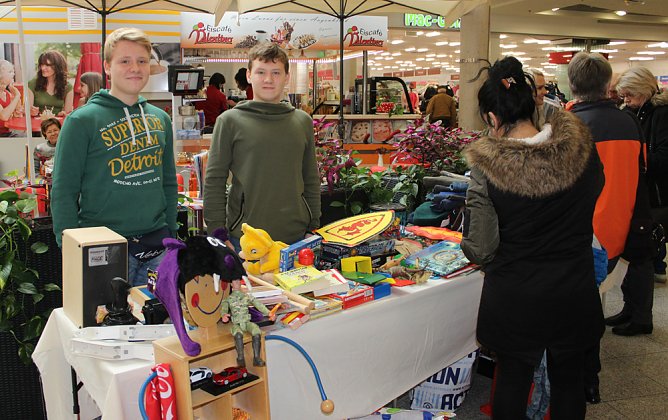 Kindertrödelmarkt gut besucht (Foto: Karl-Heinz Herrmann) Kindertrödelmarkt gut besucht (Foto: Karl-Heinz Herrmann)