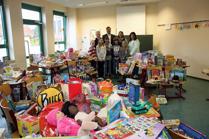 Wieder ein riesiger Berg voll Spielzeug (Foto: Karl-Heinz Herrmann)