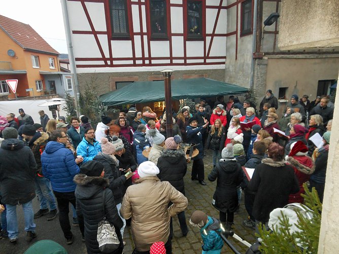 Weihnachtsmarkt in Udersleben (Foto: Antje Kuchenbecker) Weihnachtsmarkt in Udersleben (Foto: Antje Kuchenbecker)