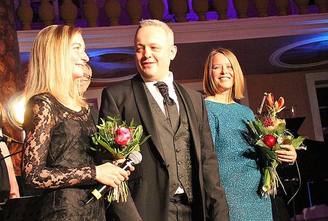 Stehende Ovationen im Achteckhaus (Foto: Karl-Heinz Herrmann)