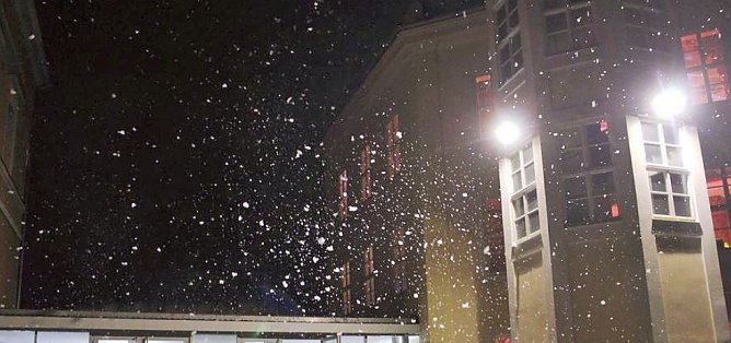 Stehende Ovationen im Achteckhaus (Foto: Karl-Heinz Herrmann)