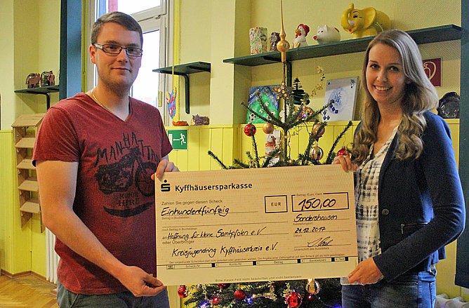 Erlös vom Weihnachtsmarkt für Spenden (Foto: Karl-Heinz Herrmann) Erlös vom Weihnachtsmarkt für Spenden (Foto: Karl-Heinz Herrmann)