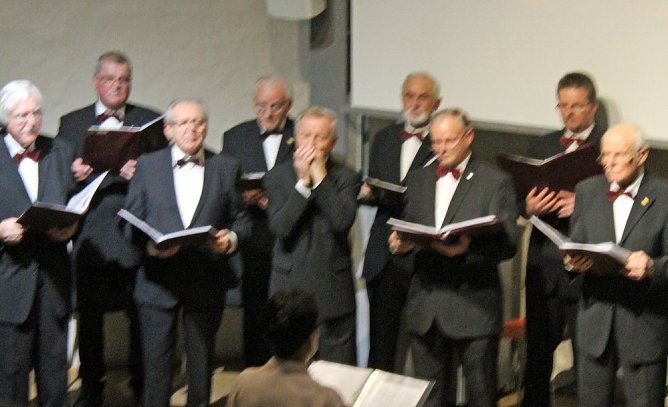 Mit dem Albert-Fischer-Chor in die Weihnacht (Foto: Karl-Heinz Herrmann)
