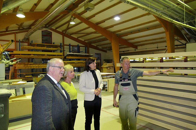 Landr&auml;tin besuchte Schreinerei Langner (Foto: Landratsamt Kyffh&auml;userkreis)