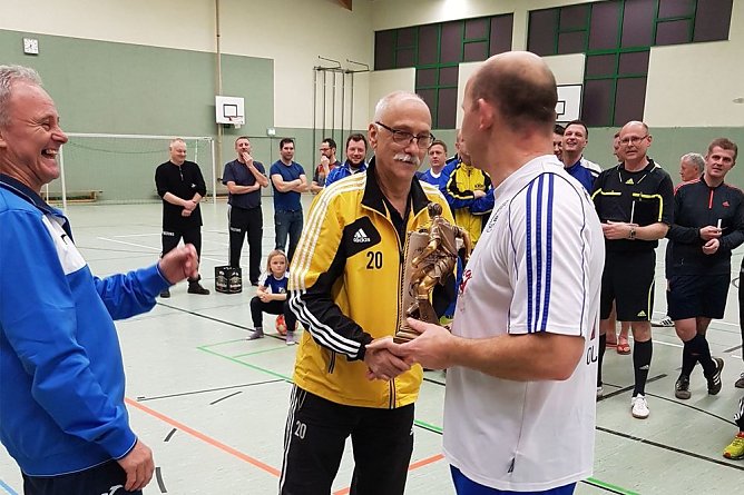 Oldi-Kicker begeisterten (Foto: Holm Suffa) Oldi-Kicker begeisterten (Foto: Holm Suffa)