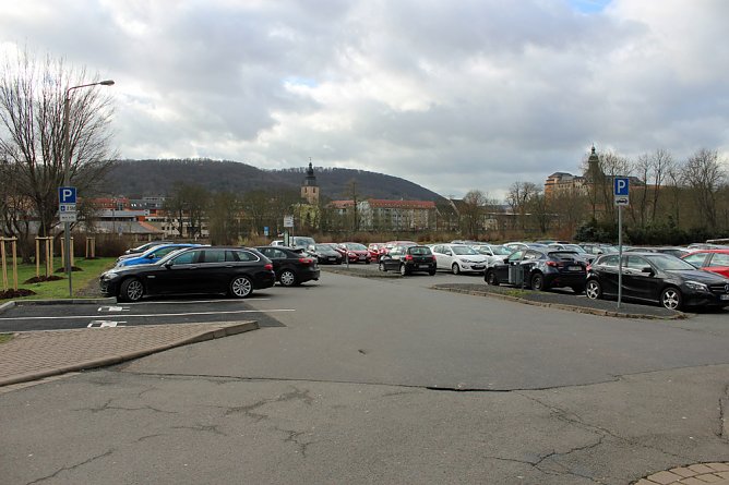 Kasse machen mit Krankenhaus-Parkplatz? (Foto: Karl-Heinz Herrmann) Kasse machen mit Krankenhaus-Parkplatz? (Foto: Karl-Heinz Herrmann)