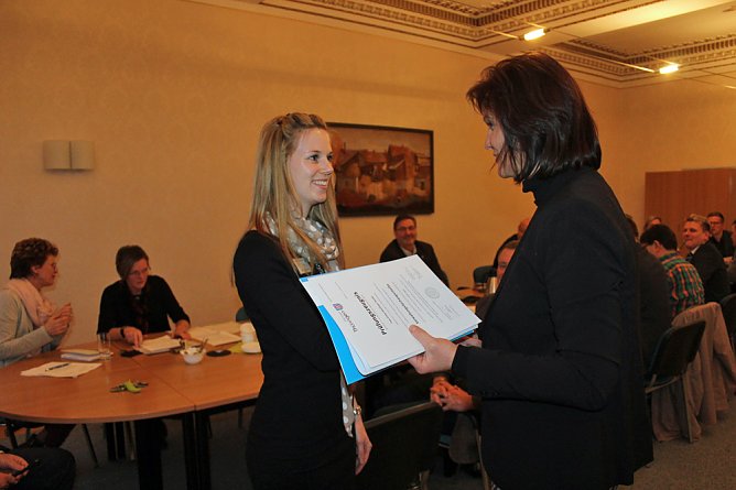 Azubi im Kreisausschuss gratuliert (Foto: Karl-Heinz Herrmann)