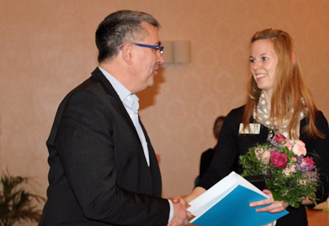 Azubi im Kreisausschuss gratuliert (Foto: Karl-Heinz Herrmann)