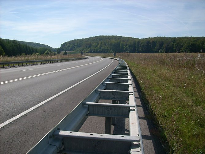 Ortsumfahrung B4 (Foto: Karl-Heinz Herrmann) Ortsumfahrung B4 (Foto: Karl-Heinz Herrmann)