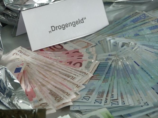 Drogen und Drogengeld (Foto: nnz) Drogen und Drogengeld (Foto: nnz)