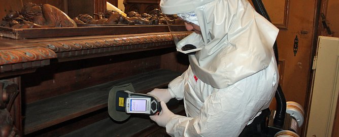 Schadstoffen auf der Spur (Foto: Karl-Heinz Herrmann) Schadstoffen auf der Spur (Foto: Karl-Heinz Herrmann)