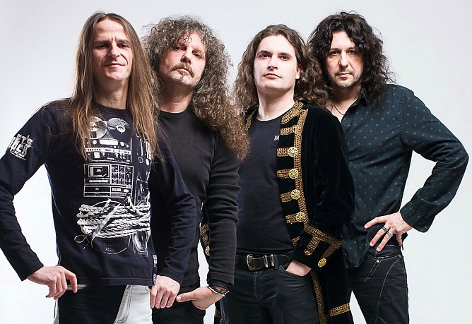 Vier Rosen aus Leipzig nachträglich zum Frauentag (Foto: Andreas Matthes) Vier Rosen aus Leipzig nachträglich zum Frauentag (Foto: Andreas Matthes)