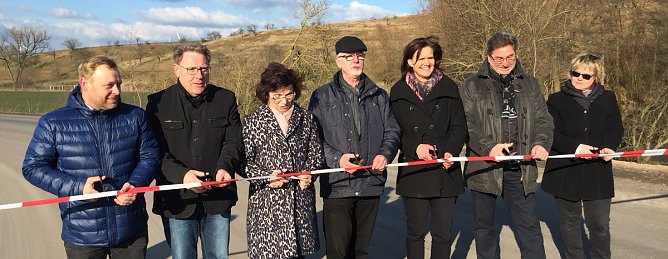 Übergabe (Foto: Landratsamt Kyffhäuserkreis) Übergabe (Foto: Landratsamt Kyffhäuserkreis)