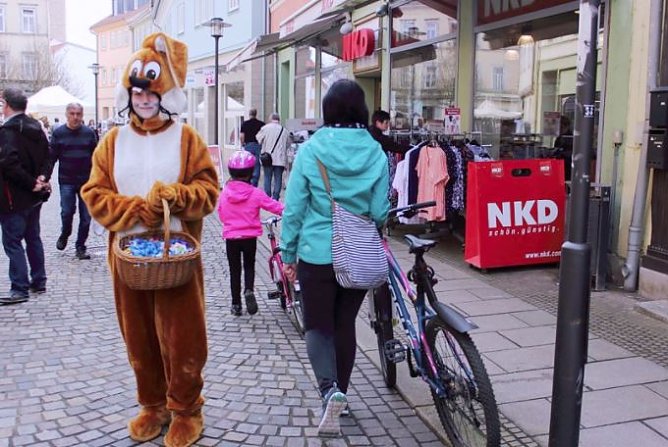Auf den Spuren des Osterhasen... (Foto: Karl-Heinz Herrmann) Auf den Spuren des Osterhasen... (Foto: Karl-Heinz Herrmann)